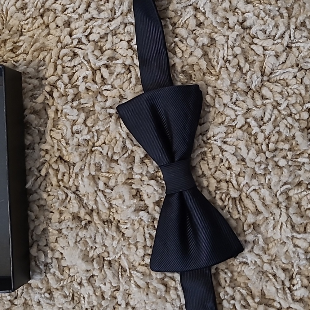 Van Heusen bowtie